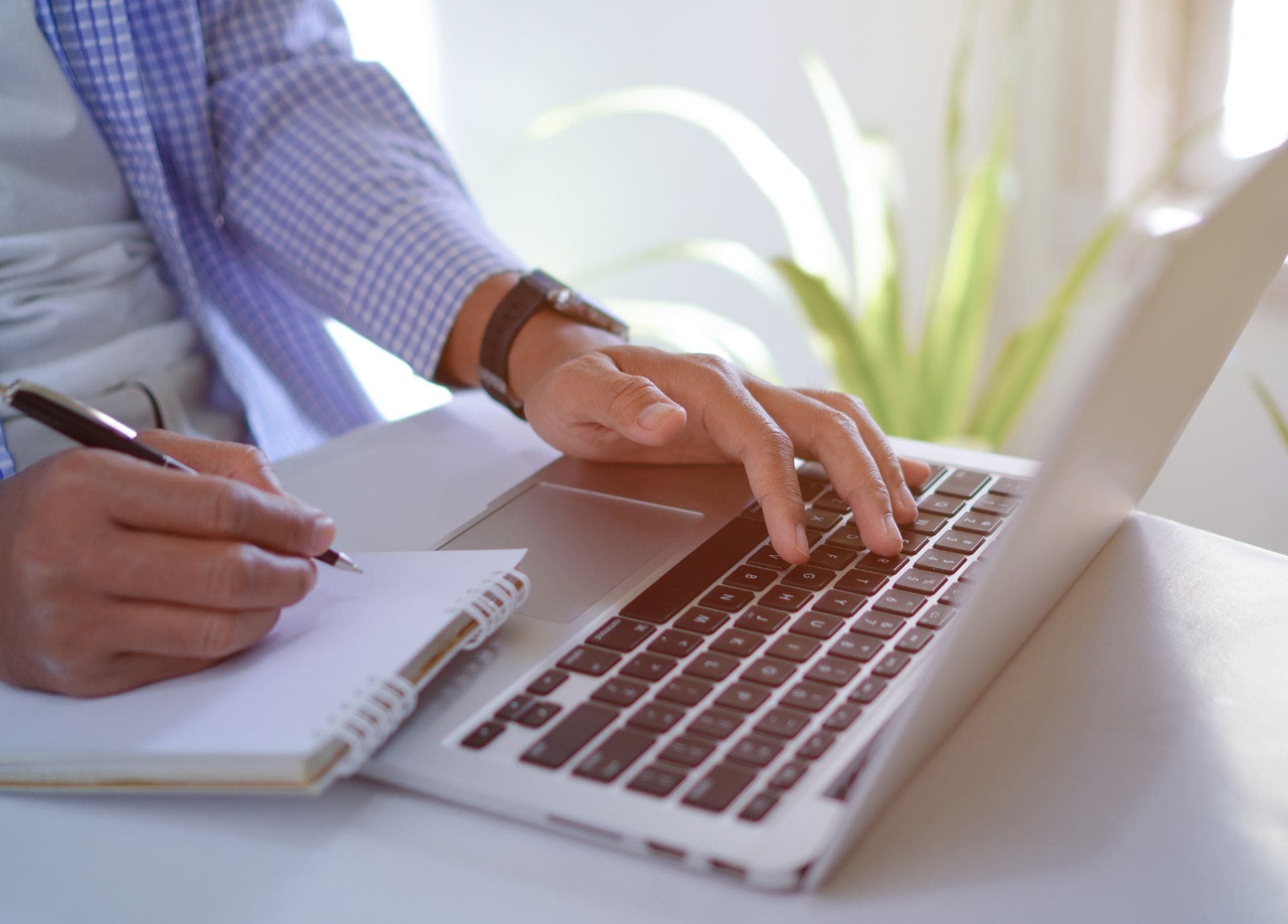Man taking notes off laptop